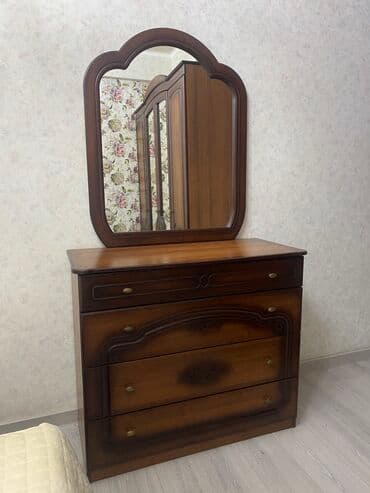 продаю спальный гарнитур бу: Уктоочу бөлмө гарнитуру, Колдонулган, Эки кишилик керебет, Комод, Трюмо, МДФ, Өзү алып кетүү — 4