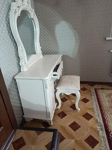 Спальные гарнитуры: Спальный гарнитур в классическом стиле, цвет айвори с патиной и резным — 6