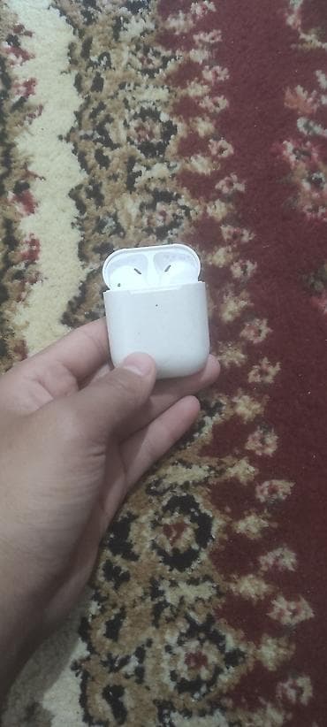 p 30 lite: Беспроводные наушники в зарядном кейсе форм‑фактора AirPods (белые) — 1