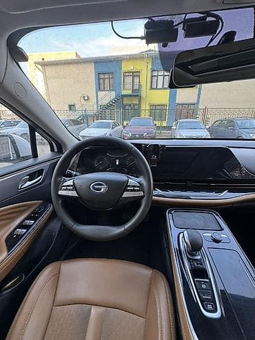 диске: GAC Aion S (седан, белый) Электрический седан с современным дизайном — 6