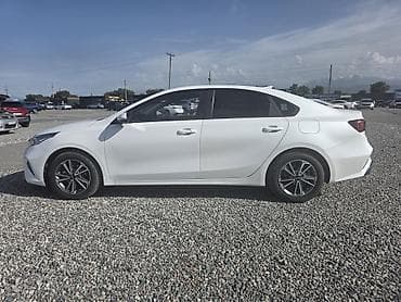 geely e5: Kia K3: 2022 г., Седан — 3