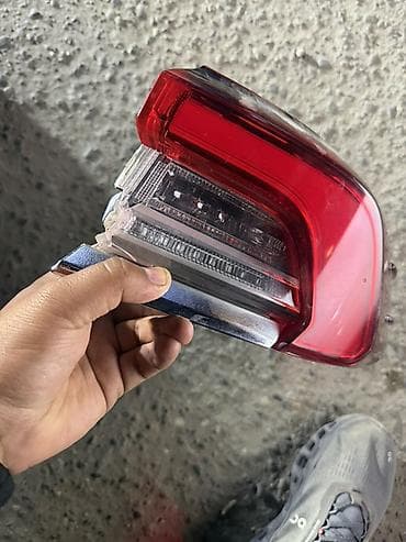 rx 330: Задний фонарь (секция крышки багажника), светодиодный. 1 шт есть — 2