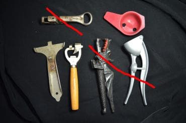 посуда кастрюли: Дуршлаг 200 сом. Открывашки 2 шт. по 50 сом Разделитель белка от — 3