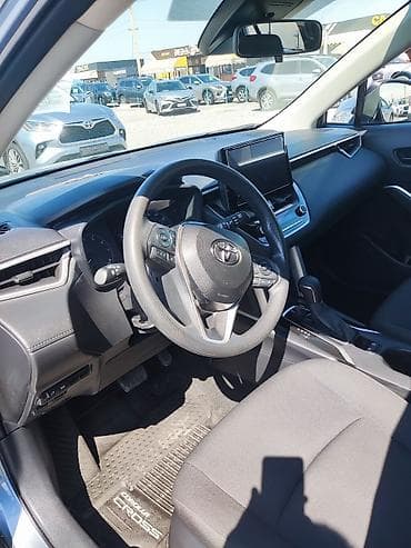 меняю на две машины: Toyota Corolla Cross: 2025 г., 2 л, Автомат, Бензин, Кроссовер — 3