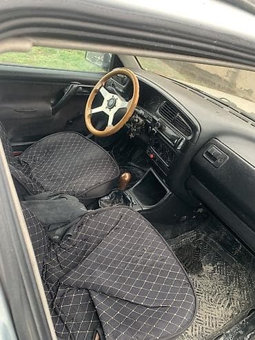 Volkswagen: Volkswagen Vento: 1993 г., 1.8 л, Механика, Седан — 7