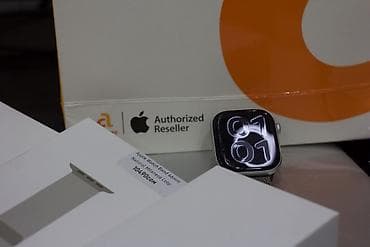 google fold: Apple Watch с экраном OLED (прямоугольный корпус из серебристого — 2