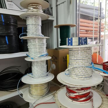 молнии для спорт костюм: Светодиодная лента на бобинах, представленная в различных цветах и — 1