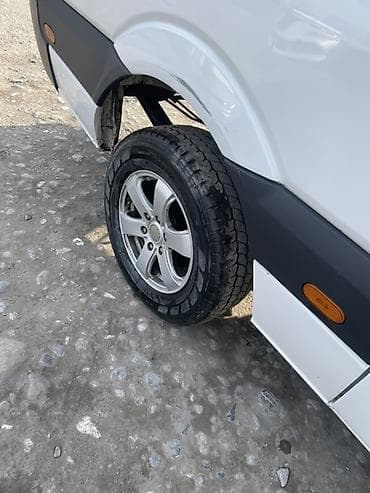 renge rover: Легкий грузовик, Mercedes-Benz — 1