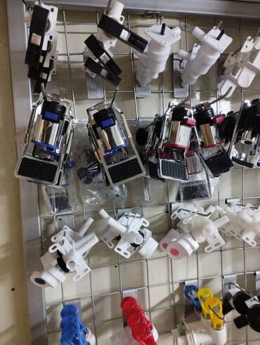 бутылки для кулера: Запчасть для Кулер Диспенсера.Бутылеприемник, краники,тены, элемент — 4