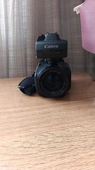 видео регистратор: Профессиональная видеокамера Canon XA40 (4K) - Съемка в 4K UHD, линза — 1
