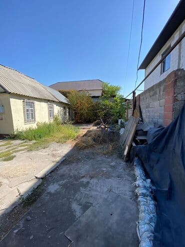продаю пол дом район рабочий городок: Үйдүн жарымы, 55 кв. м, 4 бөлмө, Менчик ээси — 2