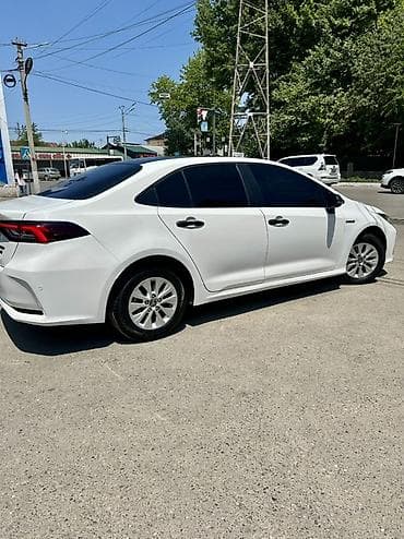Унаа: Toyota Corolla: 2022 г., 1.8 л, Вариатор, Гибрид, Седан — 5