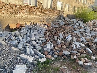 Кирпич и бетонные блоки, россыпью Описание: - Смешанная партия