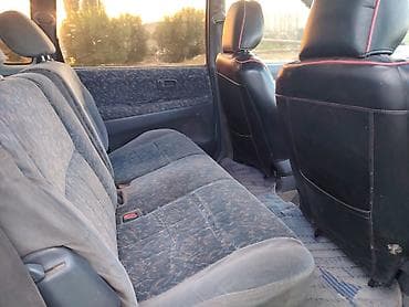противен: Toyota Ipsum: 1997 г., Автомат, Бензин, Минивэн — 6