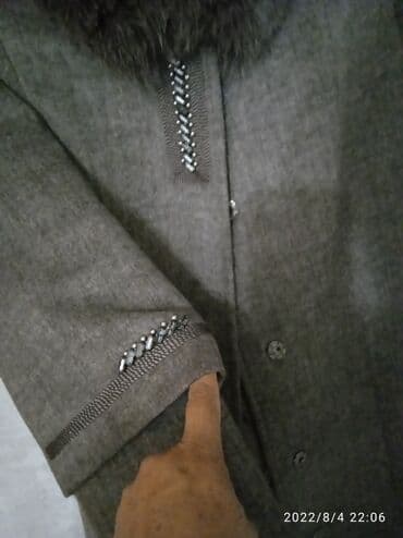 срочно продаю в связи с переездом: Туретский пальто почти новое натуральный мех 46. Размер серый. 4600 — 2