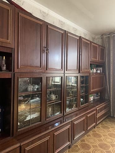 dinner table: Стенка/модульный шкаф для гостиной из тёмного дерева с витринами. - — 3