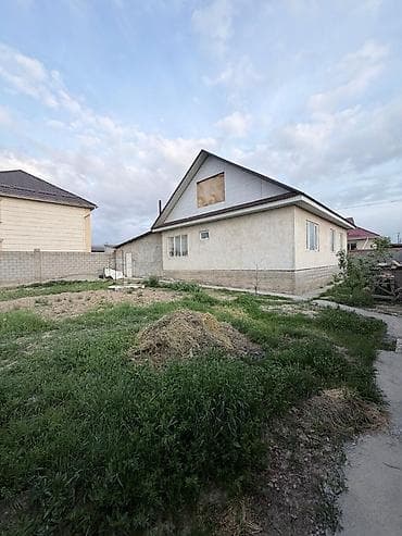 бишкек старый дом: 🏙️ Продаётся: дом (4 комнаты) — 80 м² (участок 5 соток) 📍 Локация — 8