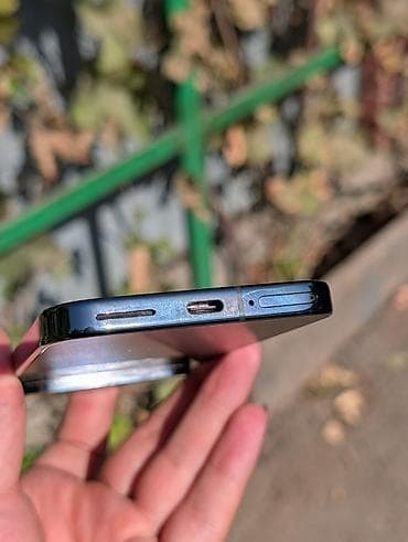 холодный пресс: Google Pixel 9 Pro, Б/у, 256 ГБ, цвет - Черный, 1 SIM, eSIM — 3