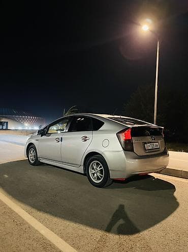 byd e7: Toyota Prius: 2011 г., 1.8 л, Вариатор, Гибрид, Хэтчбэк — 4