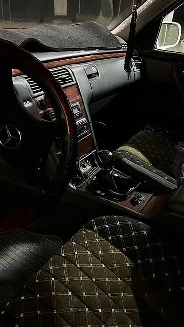 на шею подушка: Автомобильные чехлы и коврики (комплект для передних сидений и салона) — 2