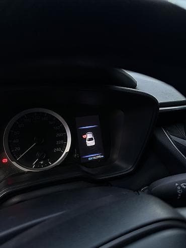 crown 2018: Toyota Corolla: 2022 г., 1.8 л, Вариатор, Гибрид, Седан — 8