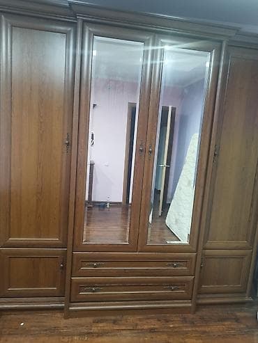 Классический спальный гарнитур б/у из теплого орехового оттенка lalafo.kg да Классический спальный гарнитур б/у из теплого орехового оттенка