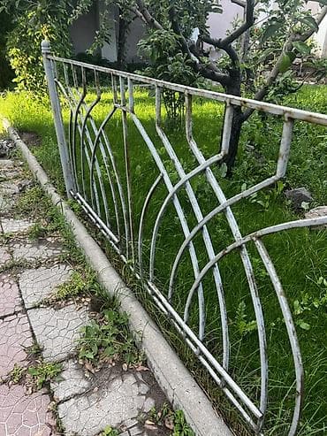 декоративный газон на стену: Секционный металлический бордюр/ограждение для клумб и газона. - — 2