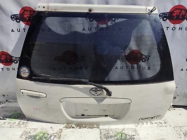 Задняя дверь багажника (пятая дверь) для Toyota Raum. Особенности: -