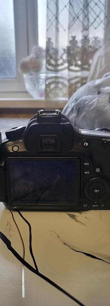 Зеркальная камера Canon (серия EOS) - Байонет Canon EF/EF-S, «горячий