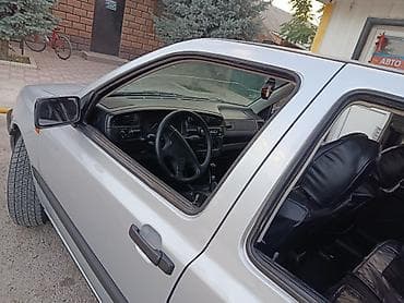 купить вента: Volkswagen Vento: 1993 г., 2 л, Механика, Бензин, Седан — 7