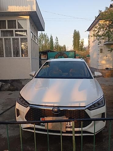 BYD: BYD E2: 2021 г., Автомат, Электромобиль, Седан — 2