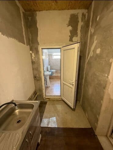 Үйдү ижарага алам: 40 м², 2 бөлмө, Жертөлө, ороо, Забор, тосулган — 5