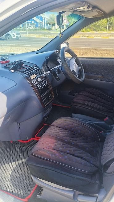 аварийный состояния: Toyota Ipsum: 2000 г., 2 л, Автомат, Бензин, Минивэн — 6