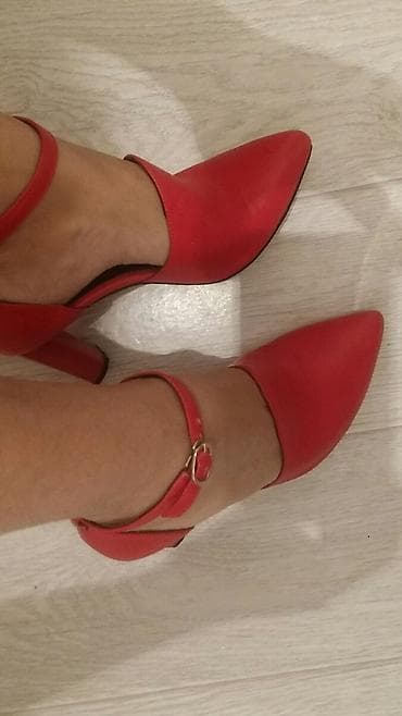 Жеке буюмдар: 1. Богато и стильно. Красно-малиновый цвет насыщенный .на ноге — 7