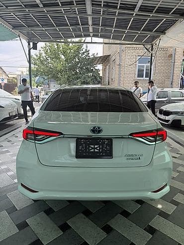 e60 bmw: Toyota Corolla: 2022 г., 1.8 л, Гибрид, Седан — 5