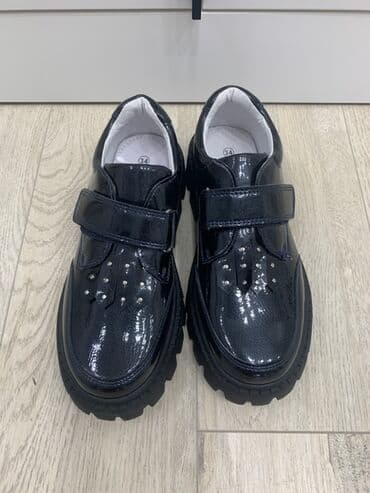 кожанные туфли: Черные лакированные туфли для детей от 9 лет с массивной рифленой — 6