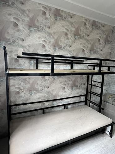 стол с тумбочкой: Двухъярусная кровать, Б/у, Раскладной — 1