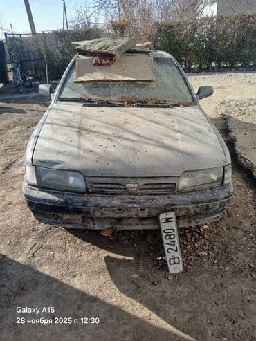 трактор беларусь: Седан темно-серого цвета. Кузов 4-дверный, классический силуэт — 2