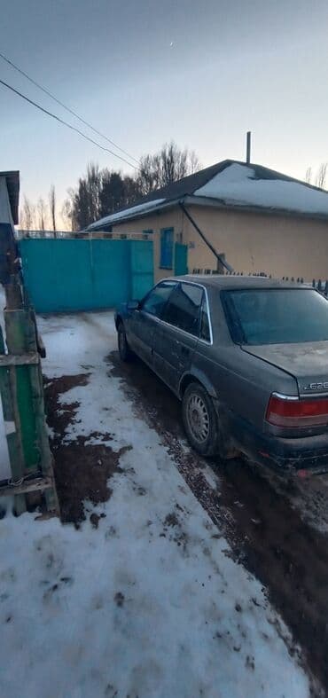 продаю в связи с переездом: Mazda 626: 1989 г., 2 л, Механика, Бензин, Седан — 5