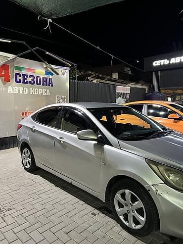 Hyundai Solaris: 2011 г., 1.4 л, Кол менен иштөөчү, Бензин, Седан — 2