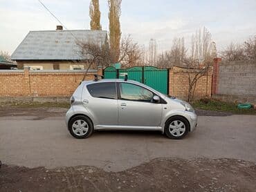 айго aygo: Toyota Aygo: 2010 г., 1 л, Механика, Бензин, Хетчбек — 4