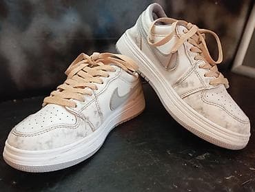 красовка nike: Стильные женские кроссовки Nike с оригинальным мраморным принтом — 1