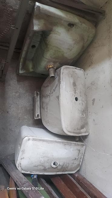 Бесплатно отдам. бачки, раковина — 3