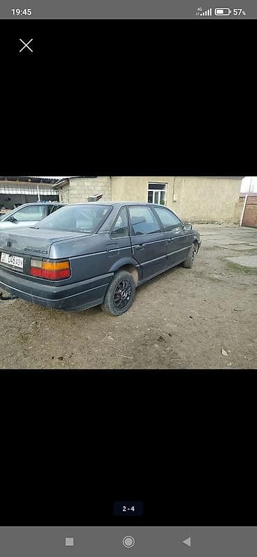 бир: Volkswagen Passat: 1988 г., 1.8 л, Кол менен иштөөчү, Седан — 4