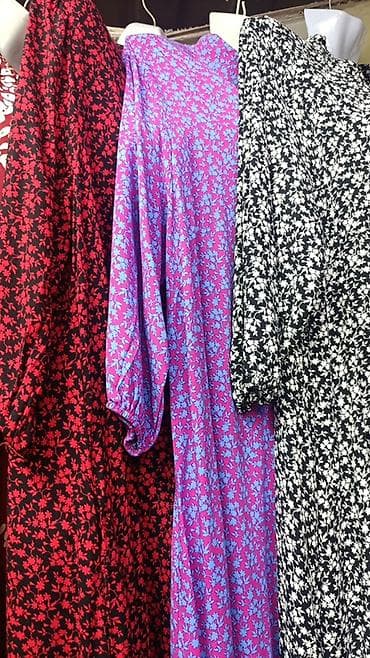 amber elixir: Платье миди/макси свободного кроя с мелким цветочным принтом. Размер — 8