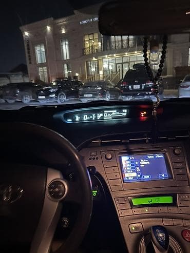 Toyota: Toyota Prius: 2011 г., 1.8 л, Автомат, Гибрид, Хэтчбэк — 4