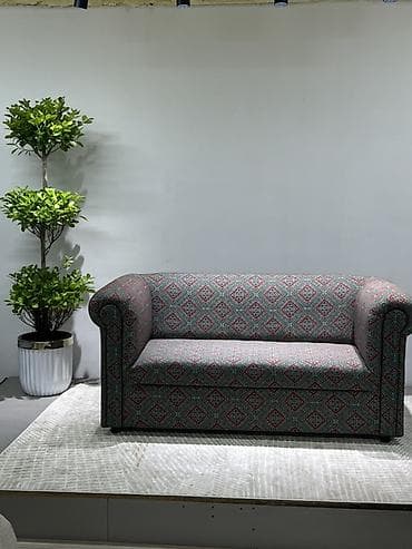 small table: Прямой диван, Новый — 3