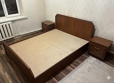 Спальный гарнитур в классическом стиле, цвет — тёплый орех. Состав