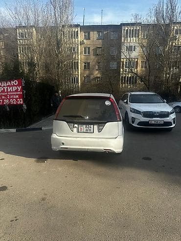 Продажа авто: Honda Stream: 2005 г., Автомат, Бензин, Универсал — 4