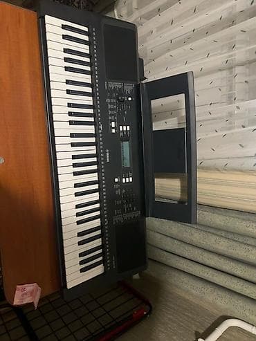 Музыкалык аспаптар: Продаю б/у Yamaha PSR-E373, состояние отличное. Все клавиши, кнопки — 4